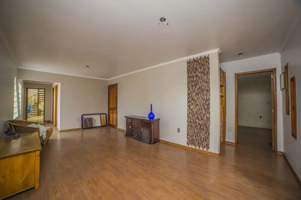 Imagem Casa de 4 dormitórios à venda no Bairro Santa Tereza - Porto Alegre