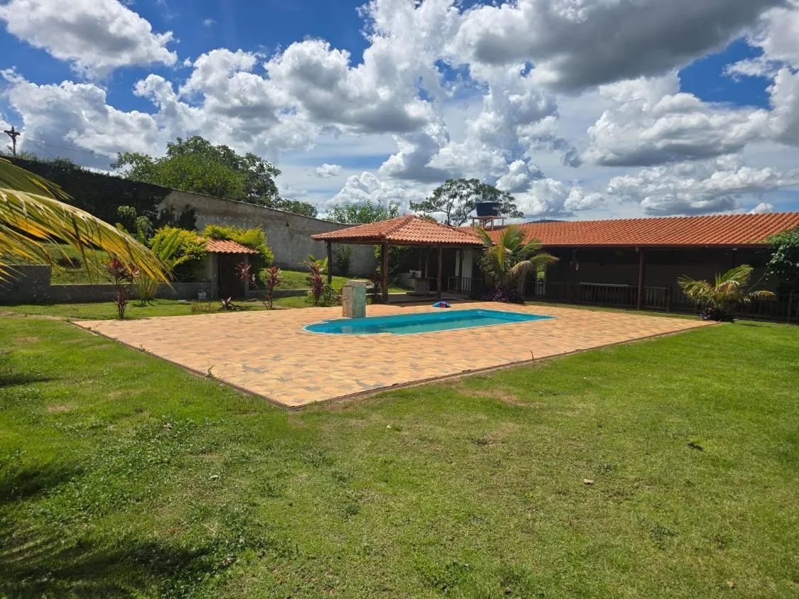 Imagem Vendo excelente sítio em Mateus Leme ,área total de 2.800 m²