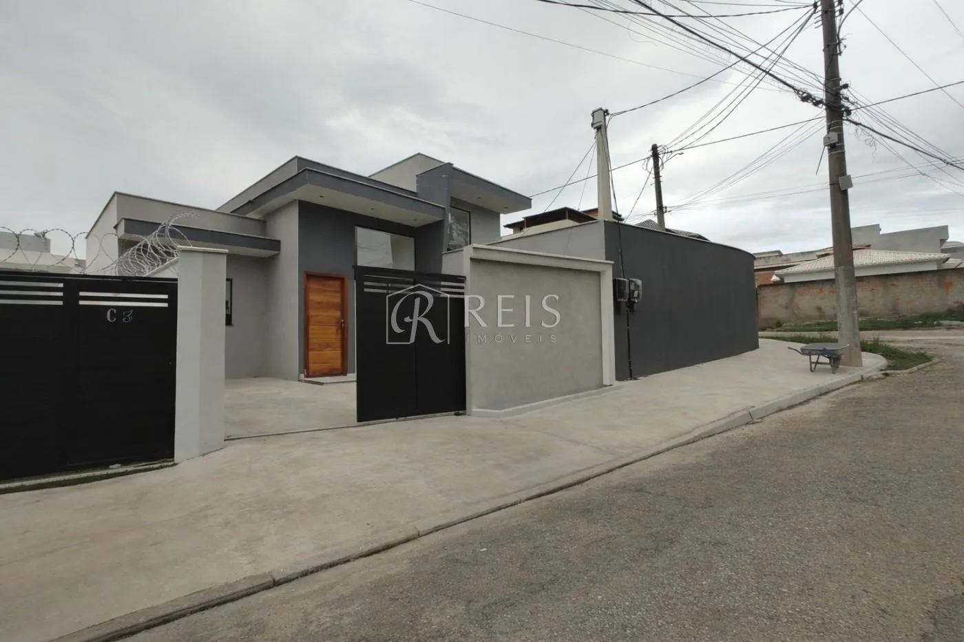 Foto do imóvel Casa para Venda em Rio das Ostras, Maria Turri, 2 dormitórios, 1 suíte, 2 banheiros, 1 vaga em Avenida A, QD13 LT26 - Maria Turri, Rio das Ostras - RJ
