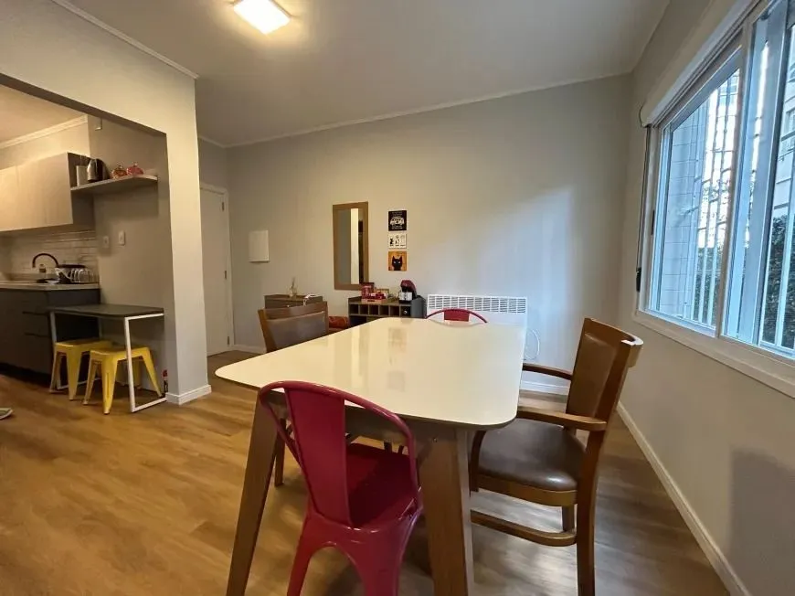 Imagem Apartamento com 83m², localizado no bairro Rio Branco em Porto ALegre/RS.