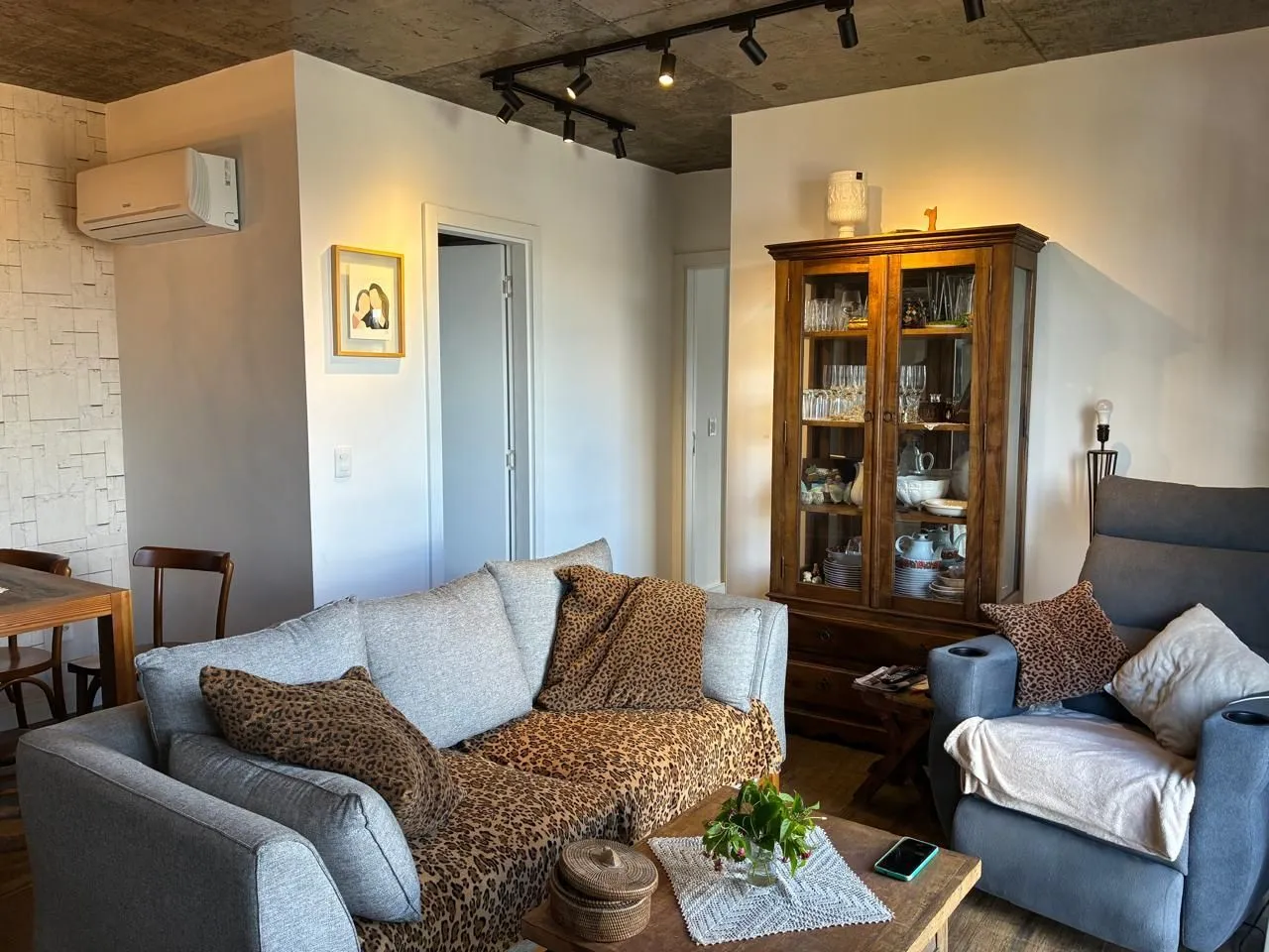 Imagem Vende-se apartamento com 2 quartos (1 suíte), 79m² e 2 vagas - Rua Eduardo chartier 190