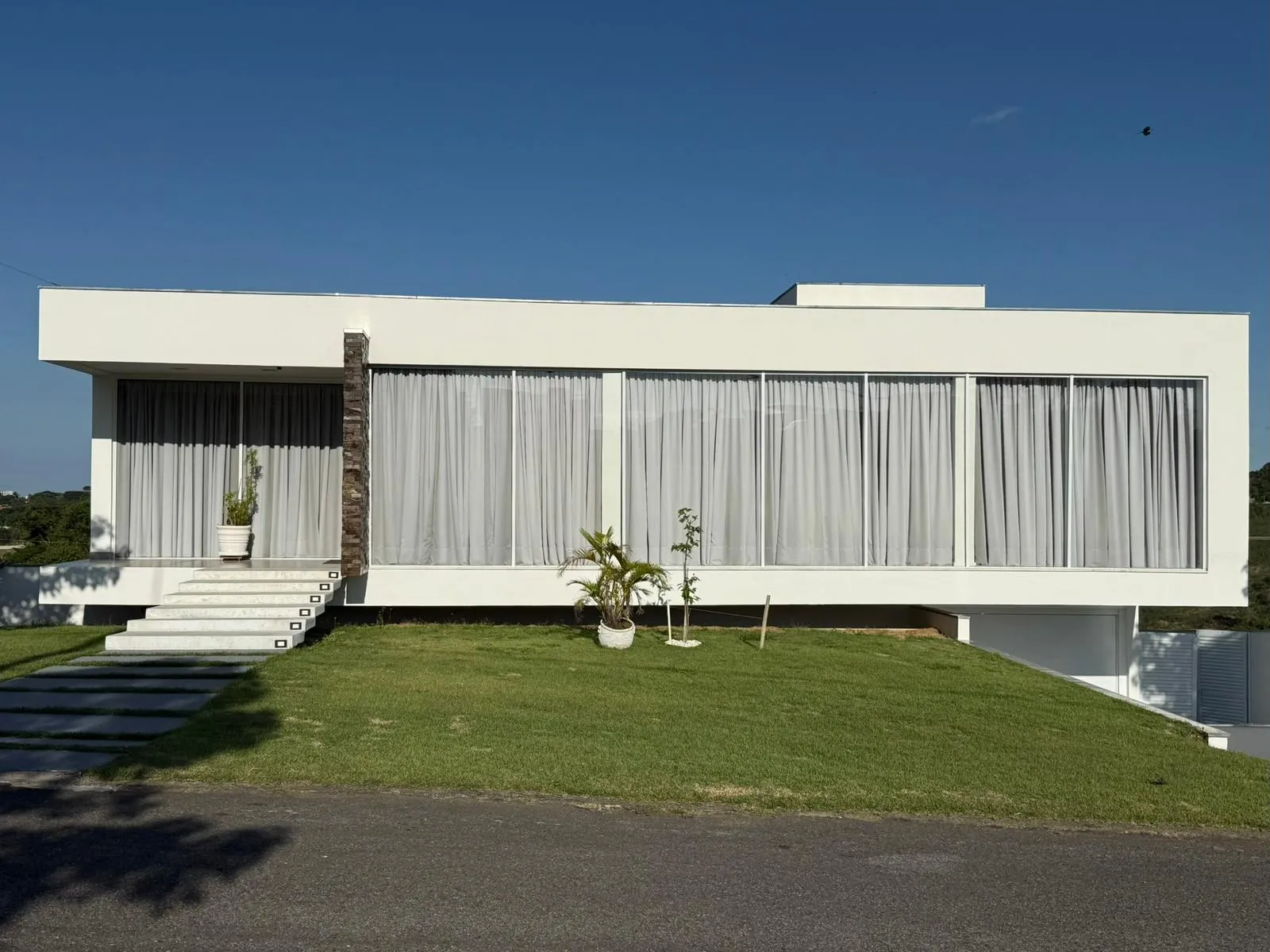 Imagem Espetacular residência de alto padrão à venda em condomínio de Araçoiaba da Serra-SP, no Village Araçoiaba: 4 quartos, 3 suítes, 3 salas, 4 banheiros, 4 vagas de garagem e 367,60 m².