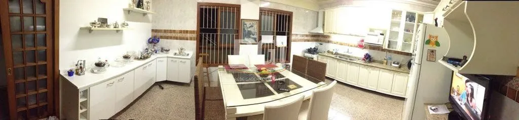 Imagem Casa para Venda - 485m², 3 dormitórios, sendo 1 suites, 4 vagas - Teresópolis