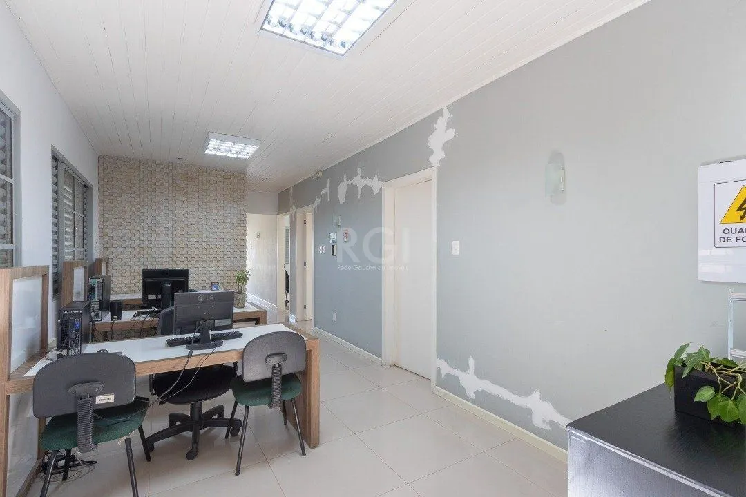 Imagem Casa para Venda - 199.62m², 5 dormitórios, 15 vagas - Tristeza