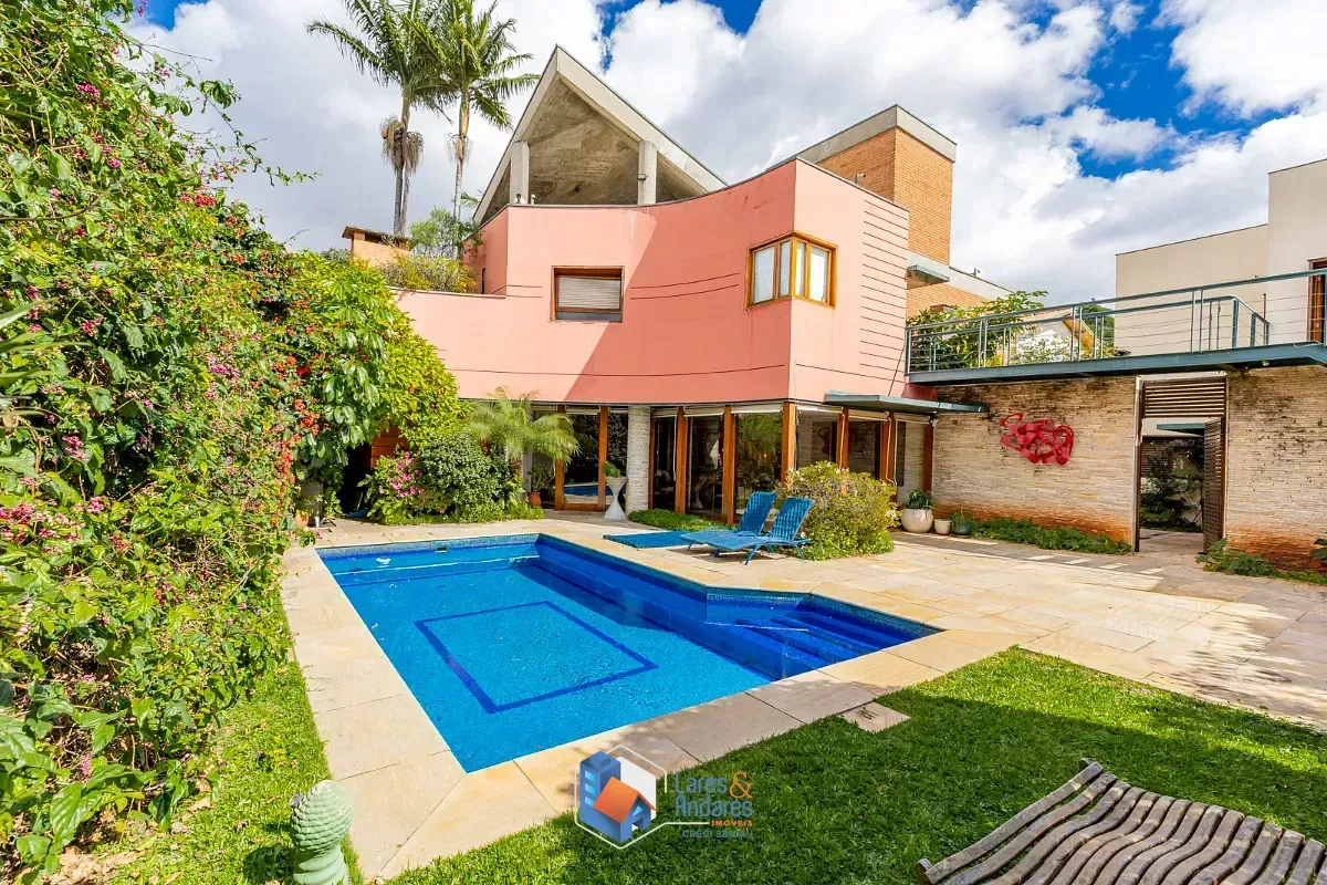 Imagem Sobrado para venda em Jardim Luzitânia com 4 quartos, sendo 3 suítes, 546m²