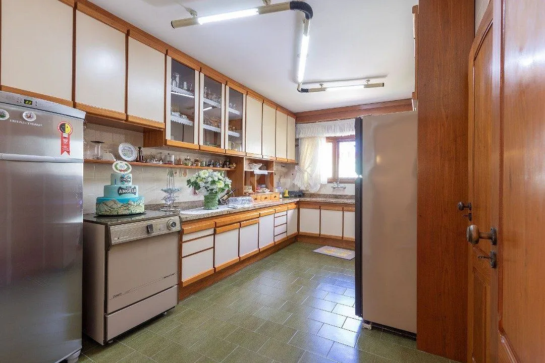 Imagem Casa para Venda - 725m², 4 dormitórios, sendo 1 suites, 4 vagas - Vila Assunção