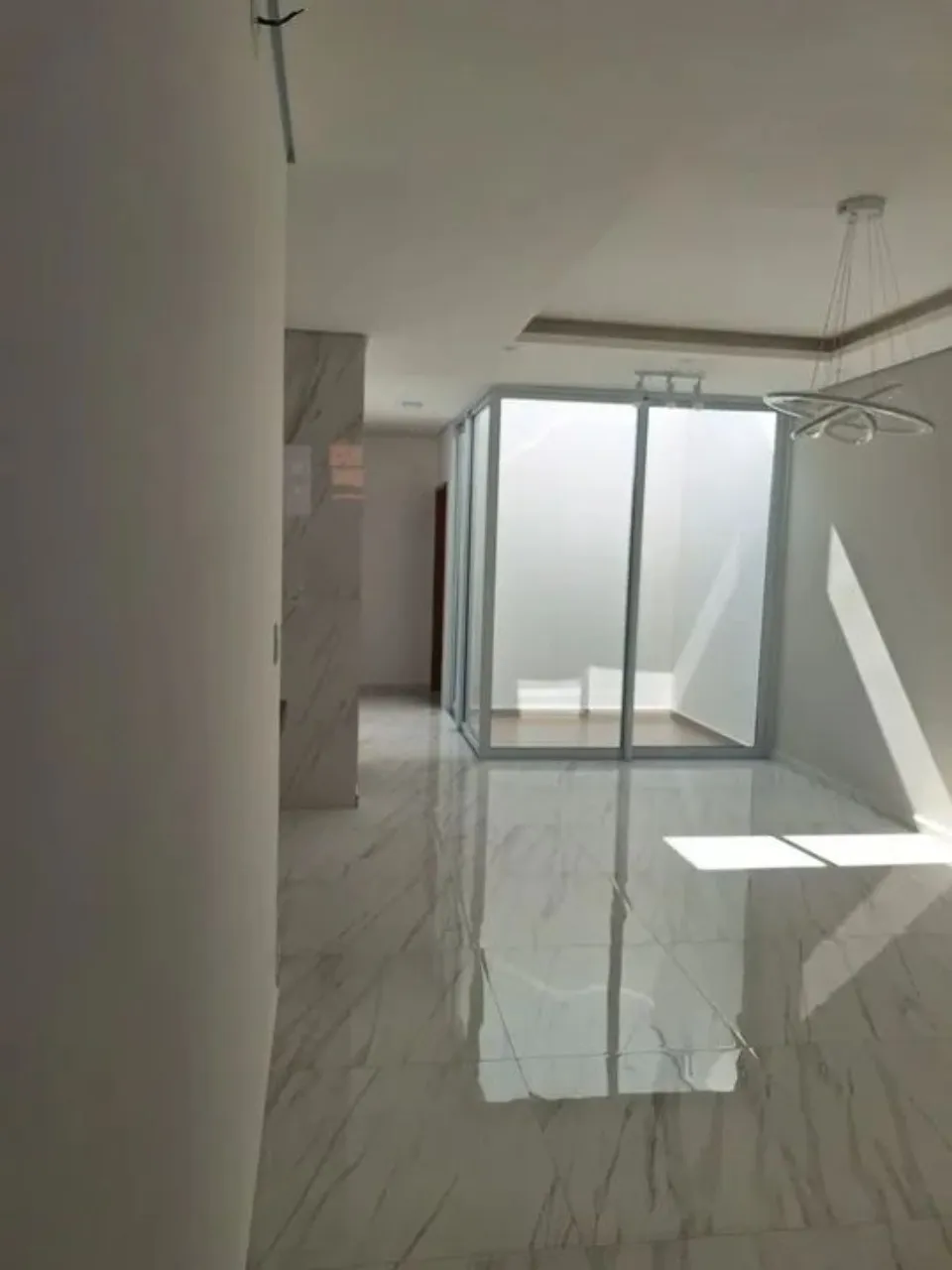 Imagem Maravilhosa casa em condomínio à venda em Sorocaba-SP, Jardim Residencial Villagio Ipanema I: 3 quartos, 1 suíte, 3 salas, 2 banheiros, 3 vagas, 95m².