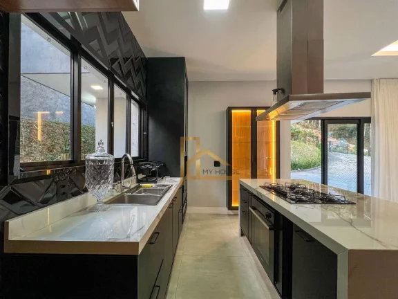 Imagem Casa com 3 Suítes em Condomínio Exclusivo – Conforto e Lazer Completo - 15 minutos do centro de Teresópolis