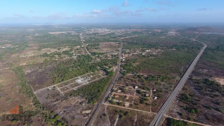Imagem Terreno em Condomínio a Venda no bairro Centro - Cascavel, CE