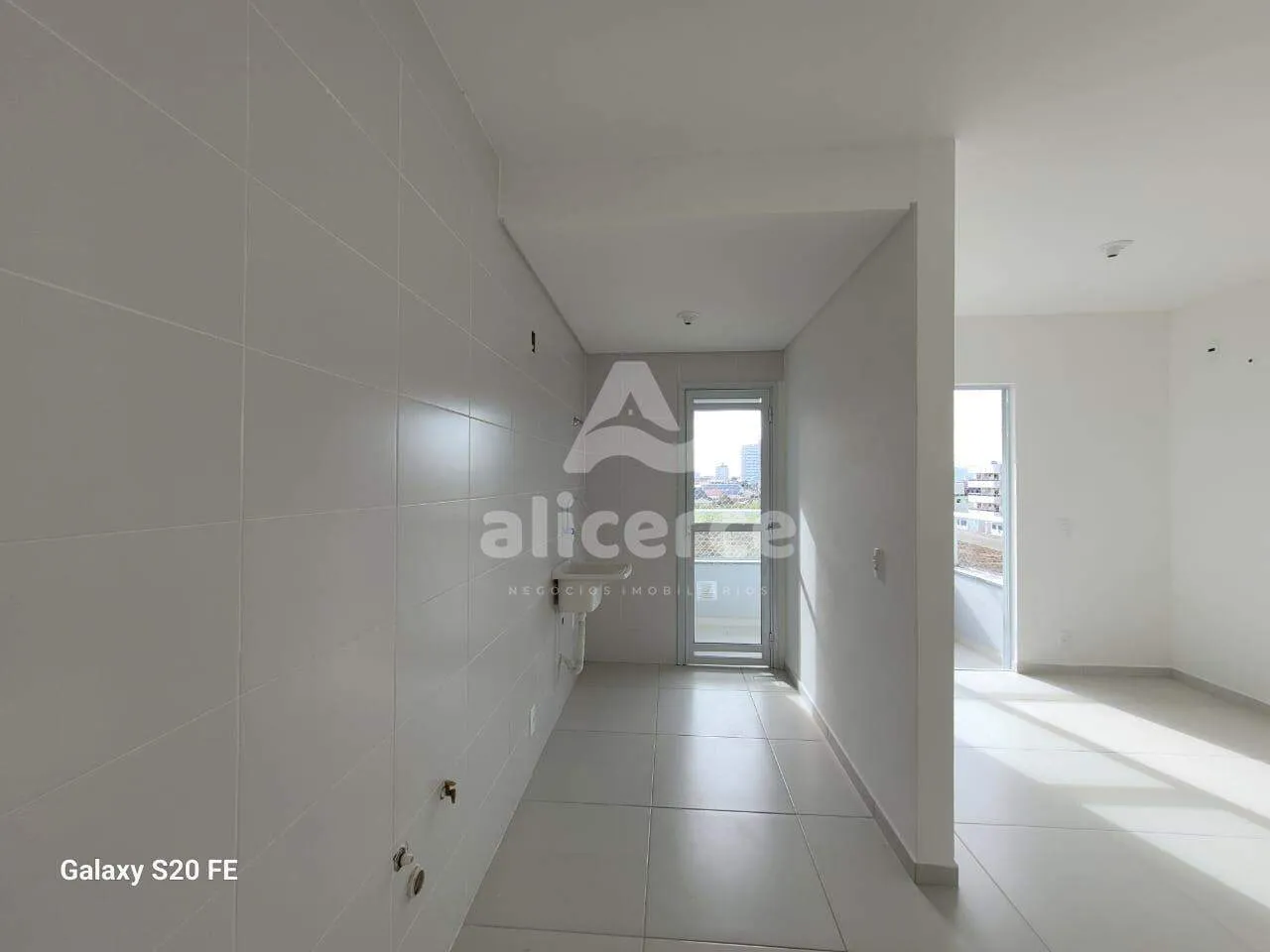 Imagem Apartamento á venda com 02 Dormitórios em Areias - São José -SC.