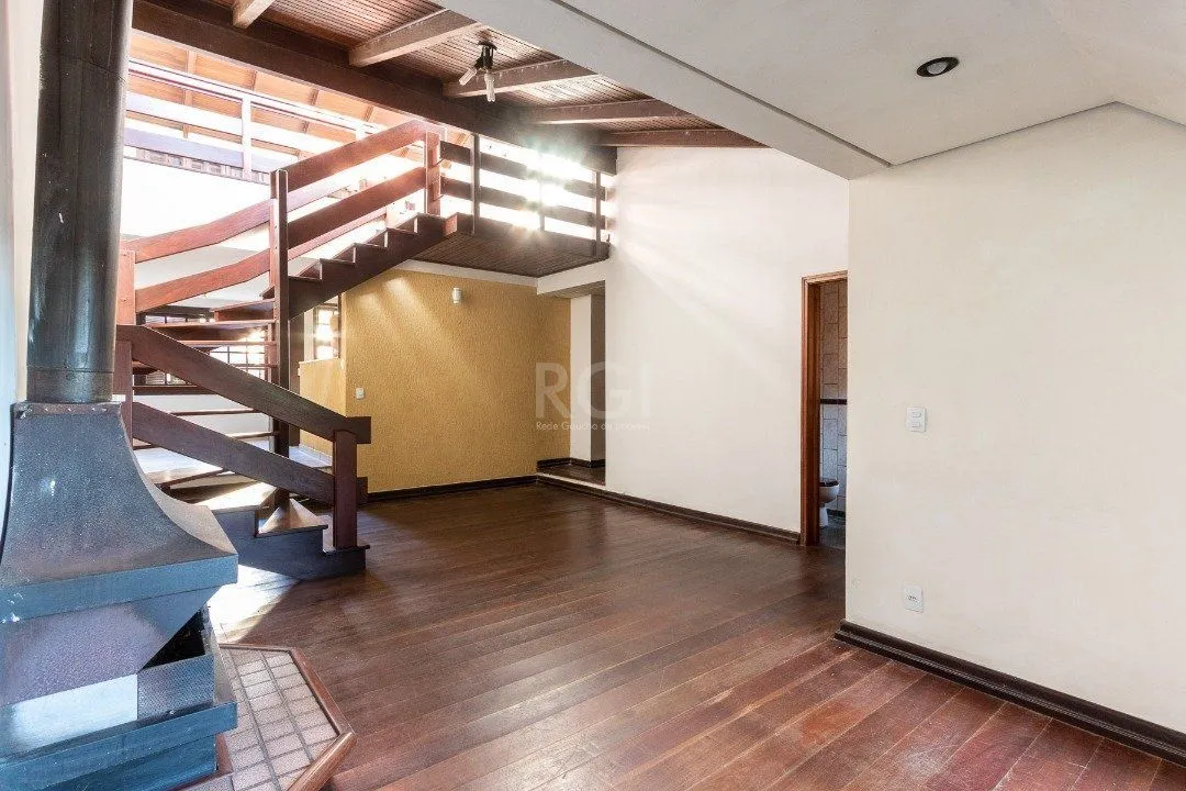 Imagem Casa para Venda - 280m², 3 dormitórios, sendo 1 suites, 2 vagas - Espirito Santo