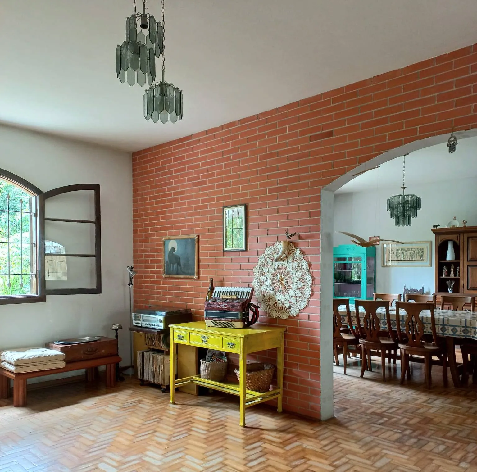 Imagem Chácara Com Casa Principal, Edícula e Galpão Industrial no mesmo Terreno.