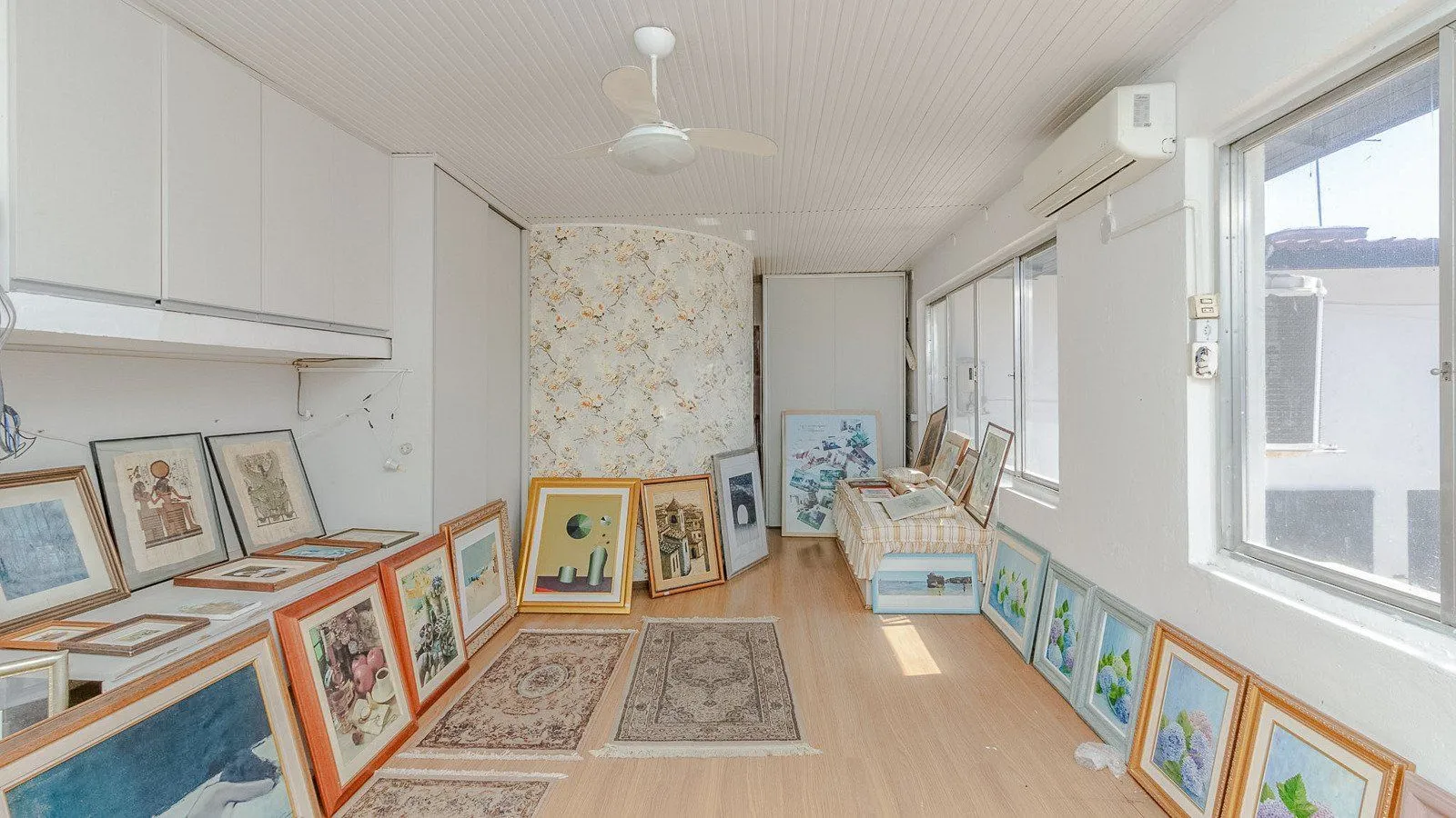 Imagem Excelente casa de 308 m² com 4 suítes e 4 vagas de garagem.