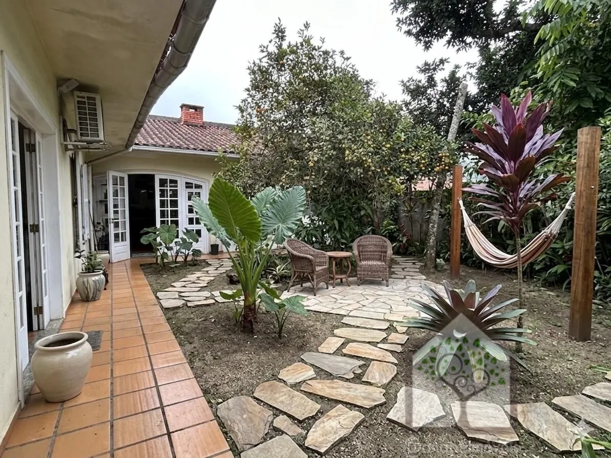Imagem Casa com Quintal e Pomar Próxima à UFSC - Carvoeira, Florianópolis