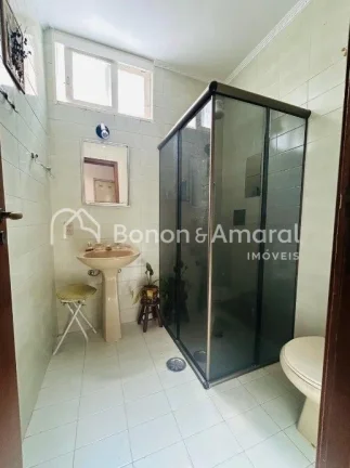 Imagem Casa à venda no bairro Taquaral, em Campinas/SP, localizada a apenas duas quadras da Lagoa do Taqua...