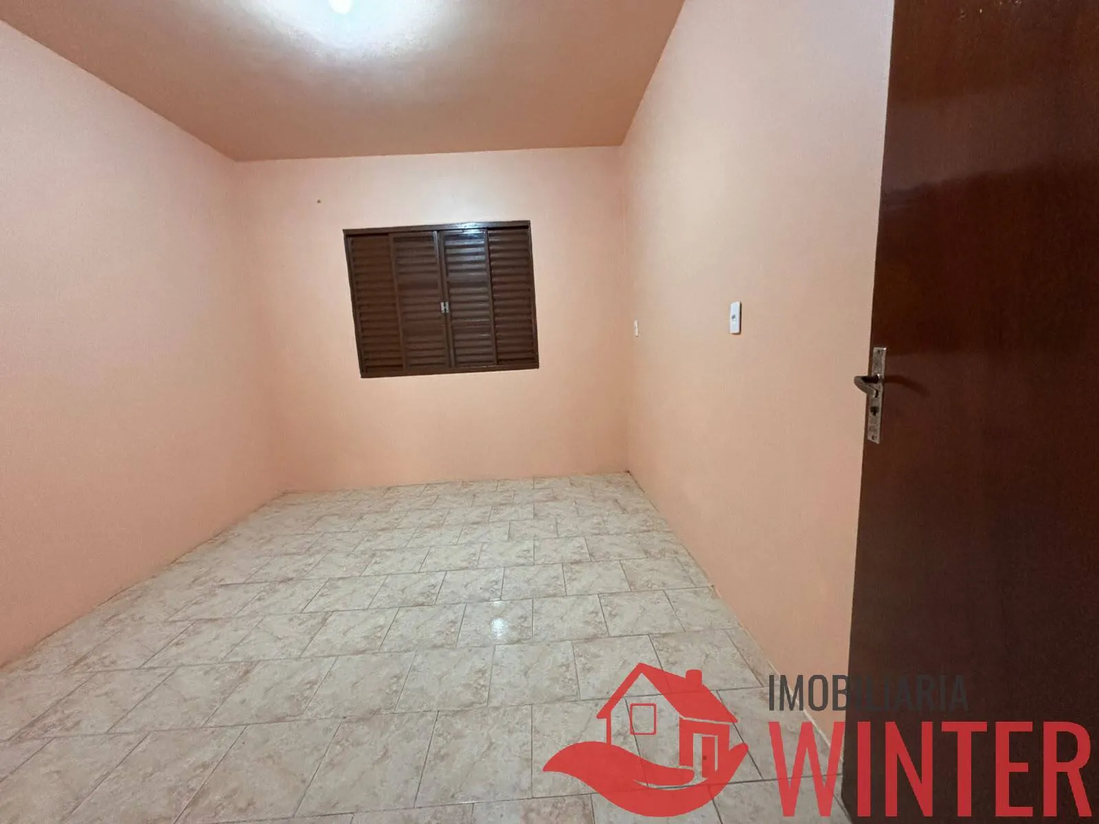 Imagem Casa ampla com 2 Dormitórios, garagem coberta para 3 carros - Matiel
