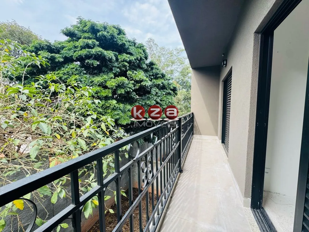 Imagem Casa de Vila à venda Próximo ao Colégio Porto Seguro em Valinhos-SP, 3 suítes, 2 salas, 4 banheiros, 2 vagas de garagem, 141m².