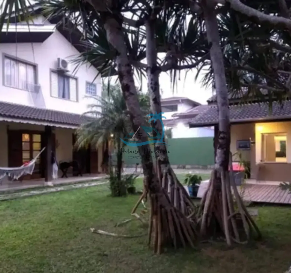 Imagem Linda casa com 4 suítes à venda em condomínio fechado no Horto em Ubatuba
