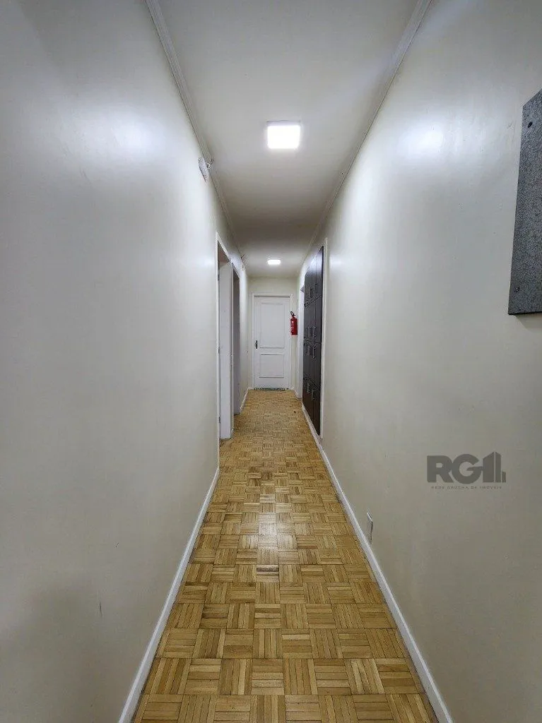 Imagem Vende-se excelente cada 3 quartos com suíte, 4 vagas, anexo comn salão de festas, podendo ser usada para fins comerciais - 255m² - Chácara das Pedras