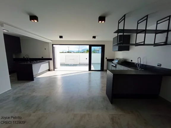 Imagem Casa Nova com Arquitetura Moderna à Venda em Condomínio Fechado na Cidade de Peruíbe.