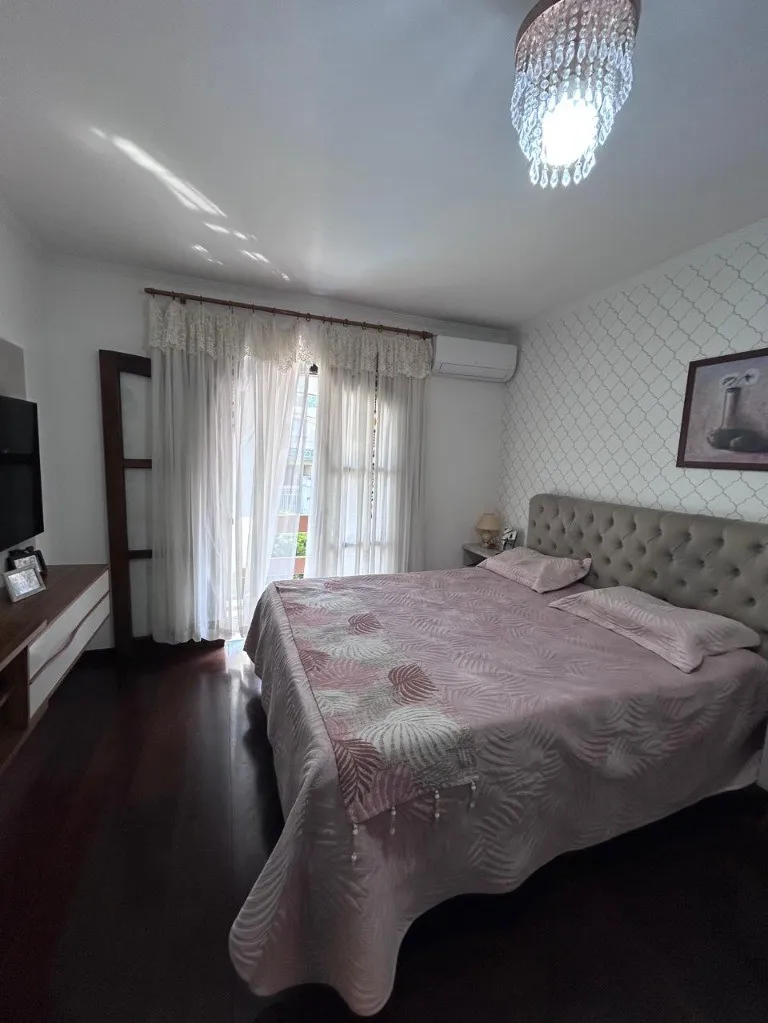 Imagem Imperdível casa à venda em Santo André-SP, Vila Humaitá: 3 quartos, 1 suíte, 2 banheiros, 3 vagas - 225m²!