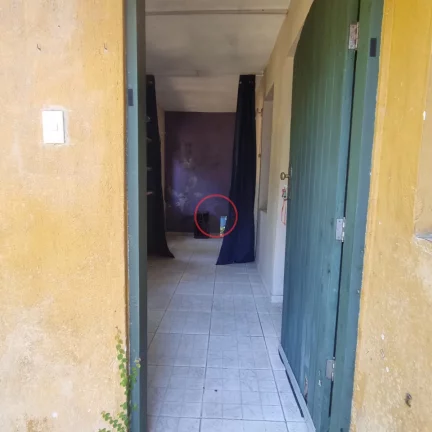 Imagem TRES CASAS EM UM TERRENO DE 700 MT COM ACESSO PARA O RIO. ENTRADA CONJUNTA PARA GARAGEM, PELA RUA