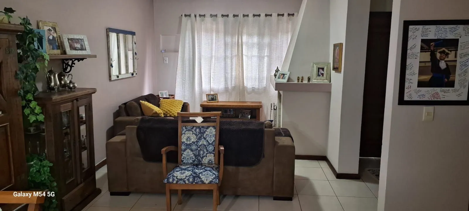 Imagem Casa com 3 dormitórios, no bairro Ipanema, zona sul de Porto Alegre, RS.