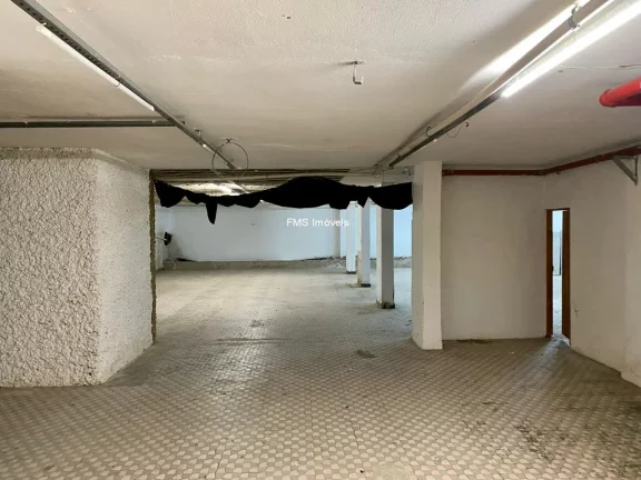 Imagem Salão Comercial de Alto Padrão em Pinheiros: 1 Sala, 2 Banheiros, 2 Vagas de Garagem, 600m² de Área - São Paulo-SP