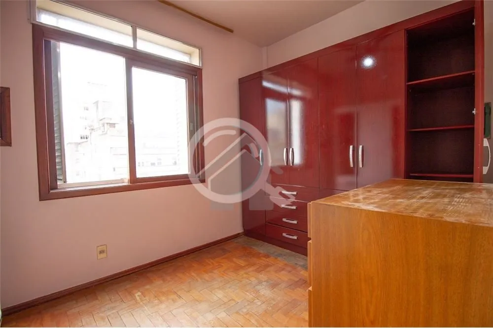 Imagem Excelente Apartamento, com ventilação cruzada, Cozinha e área de serviço, bom tamanho, sala, amp...