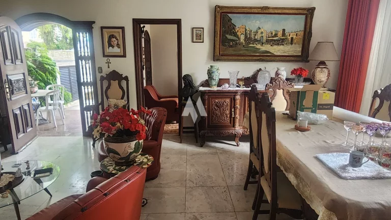 Imagem Sobrado Espetacular no Coração do Embaré – Conforto, Elegância e Localização Privilegiada