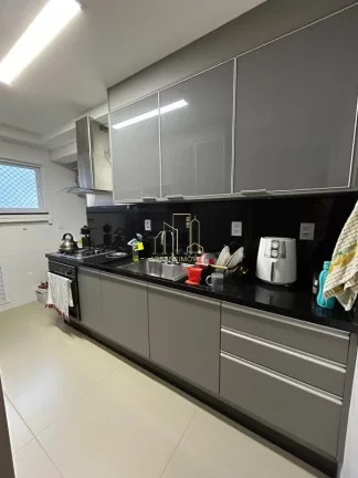 Imagem Apartamento Reformado com 2 quartos e 4 Vagas de garagem à Venda no Imbuí ? Salvador