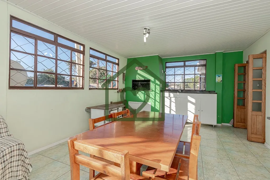 CASA DE 250m² COM 4 QUARTOS, 3 BANHEIROS, 3 SALAS DE ESTAR, 2 COZINHAS, ESPAÇO GOURMET. COM 3 VAGA...