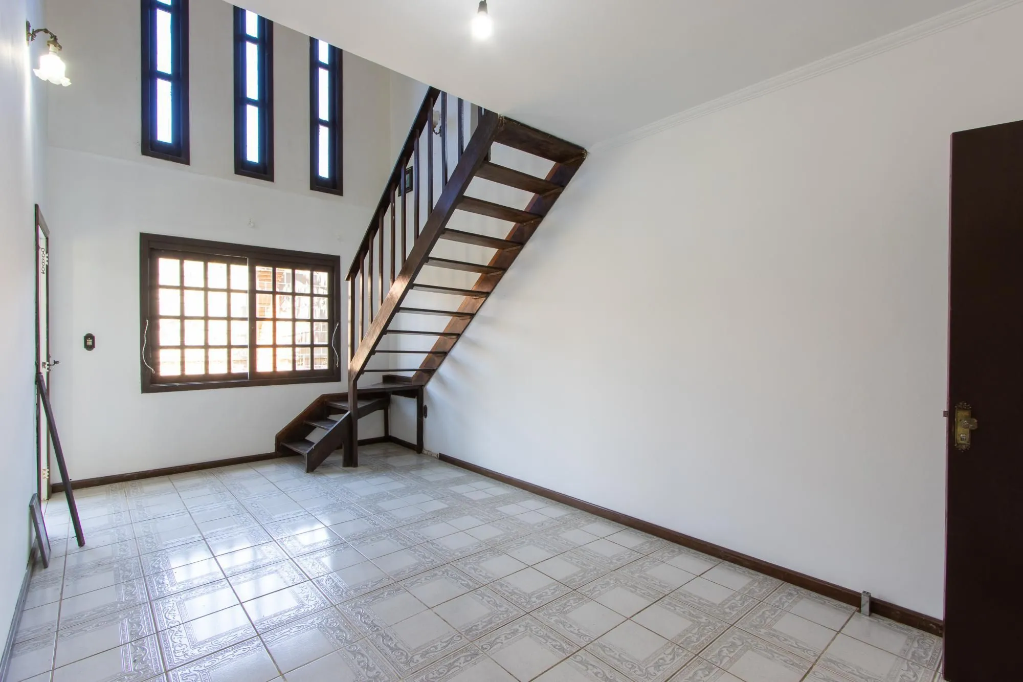 Imagem Casa Residencial à Venda no Bairro Guarujá, Porto Alegre, RS