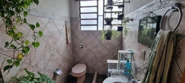 Imagem Vende-se ampla casa 6 quartos, 2 suítes, 5 vagas de garagem, churrasqueira e duas entradas individuais - 360m² - Chácara das Pedras