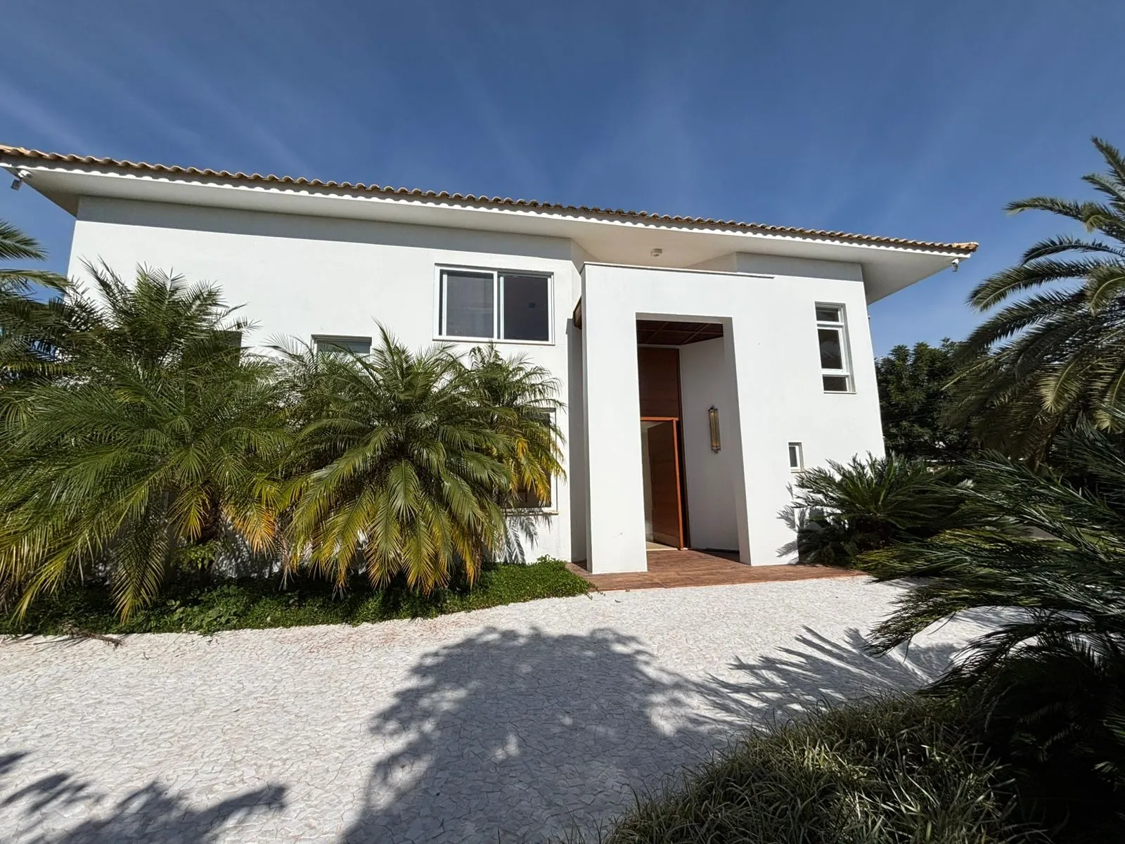 Imagem Casa de alto padrão à venda no Lago Azul Golf Club, com 4 suítes, piscina aquecida e 640 m² construídos