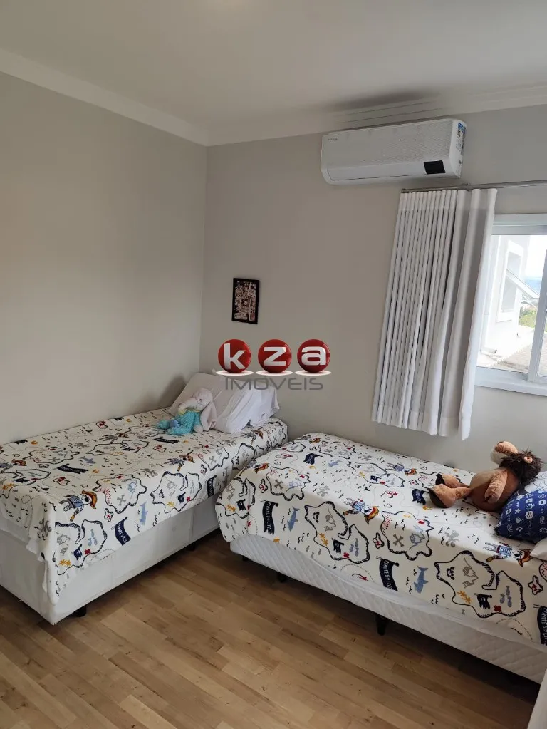 Imagem Imperdível! LInda Casa em condomínio na cidade de Valinhos-SP, : 3 quartos, 1 suíte, 2 salas, 2 banheiros, 2 vagas de garagem, 210m².