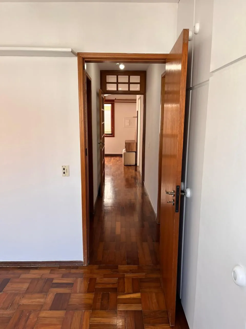 Imagem Apartamento de dois quartos e uma vaga de garagem no bairro Petrópolis em POA/RS