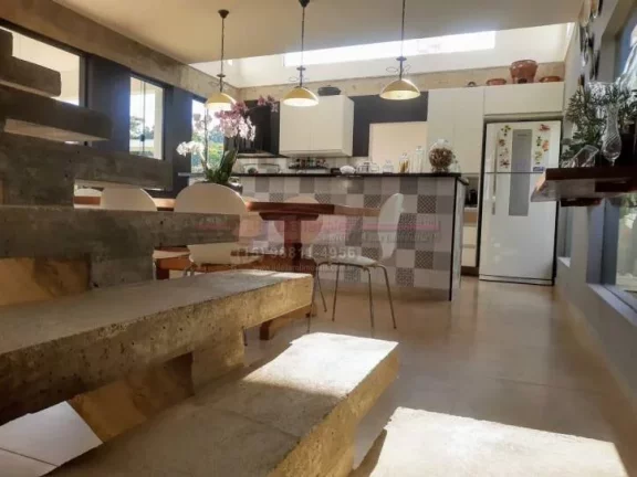 Imagem Casa com fino acabamento e com requinte charmoso e moderno
