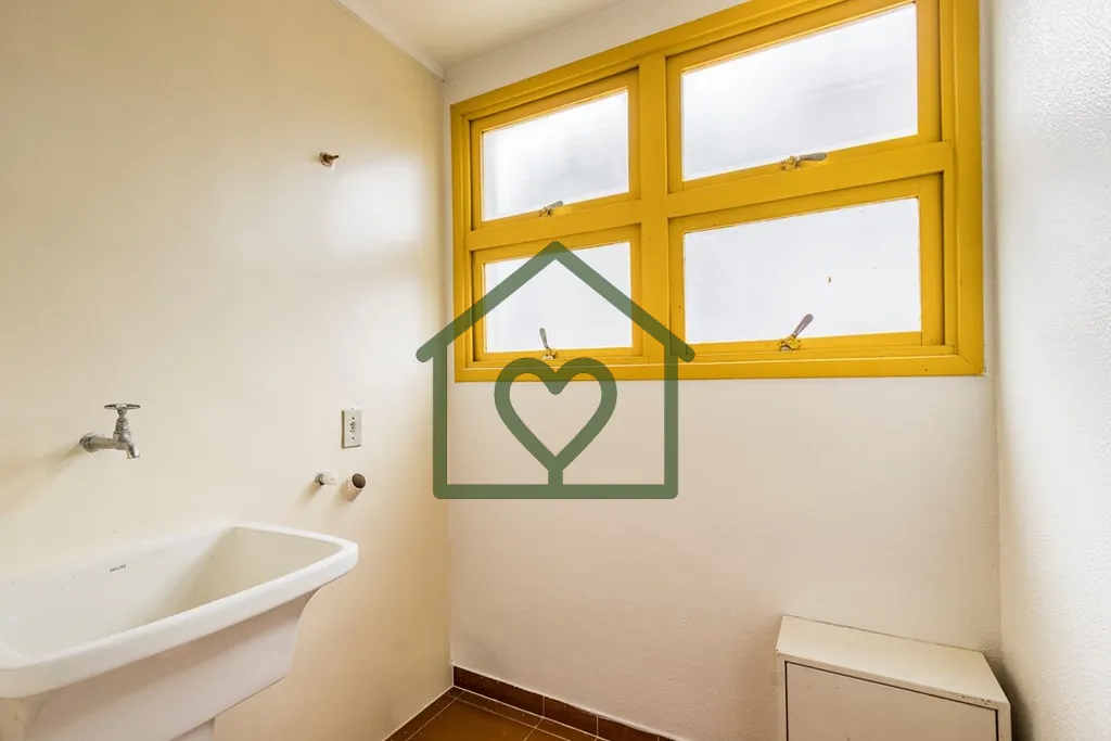 Imagem Descubra este encantador apartamento reformado com ótimo preço, pronto para morar e ideal para inv...
