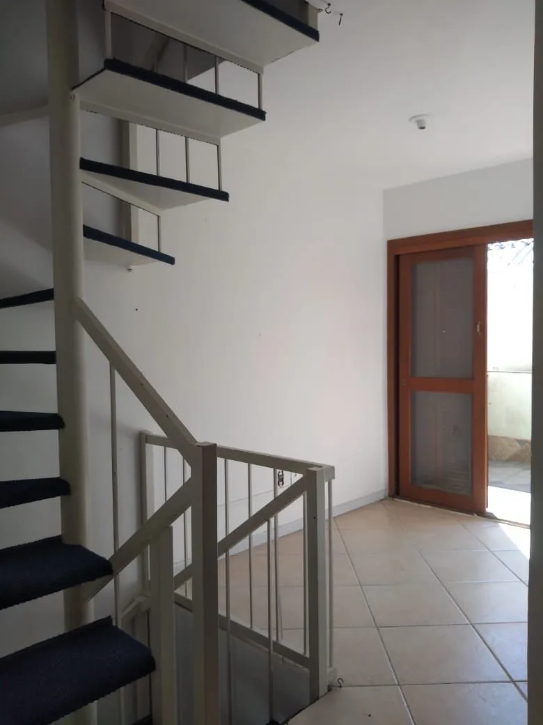 Imagem Casa em condomínio fechado com 94m2, 3 dormitórios no bairro Camaquã.