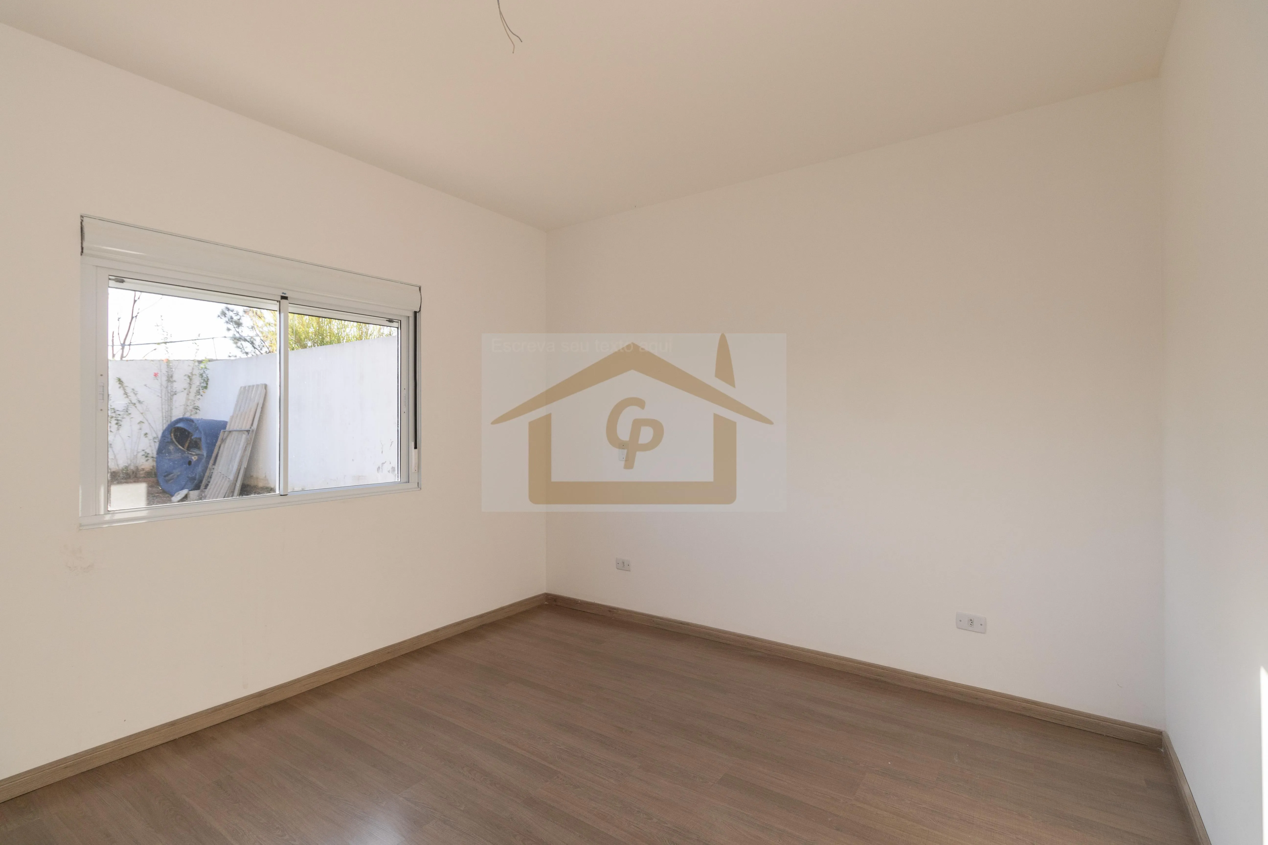 Imagem terreno 1000 metros, Casa com 2 suítes no andar térreo + um suíte no superior *varanda
