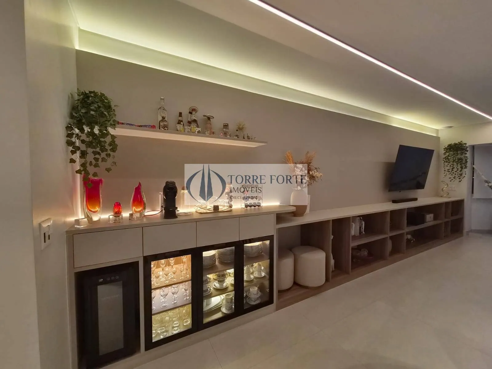 Imagem Excelente apartamento, 170 m² 3 dormitórios sendo 1 suíte máster com closet