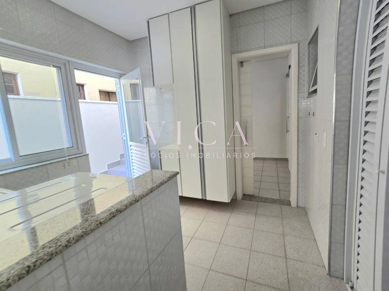 Imagem Alphaville | Casa Mobiliada com Piscina e 3 Suítes | Locação R$ 17.000,00