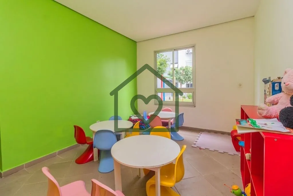 Imagem Excelente apartamento com 2 dormitórios, living com dois ambientes, banheiro social com box de vidr...