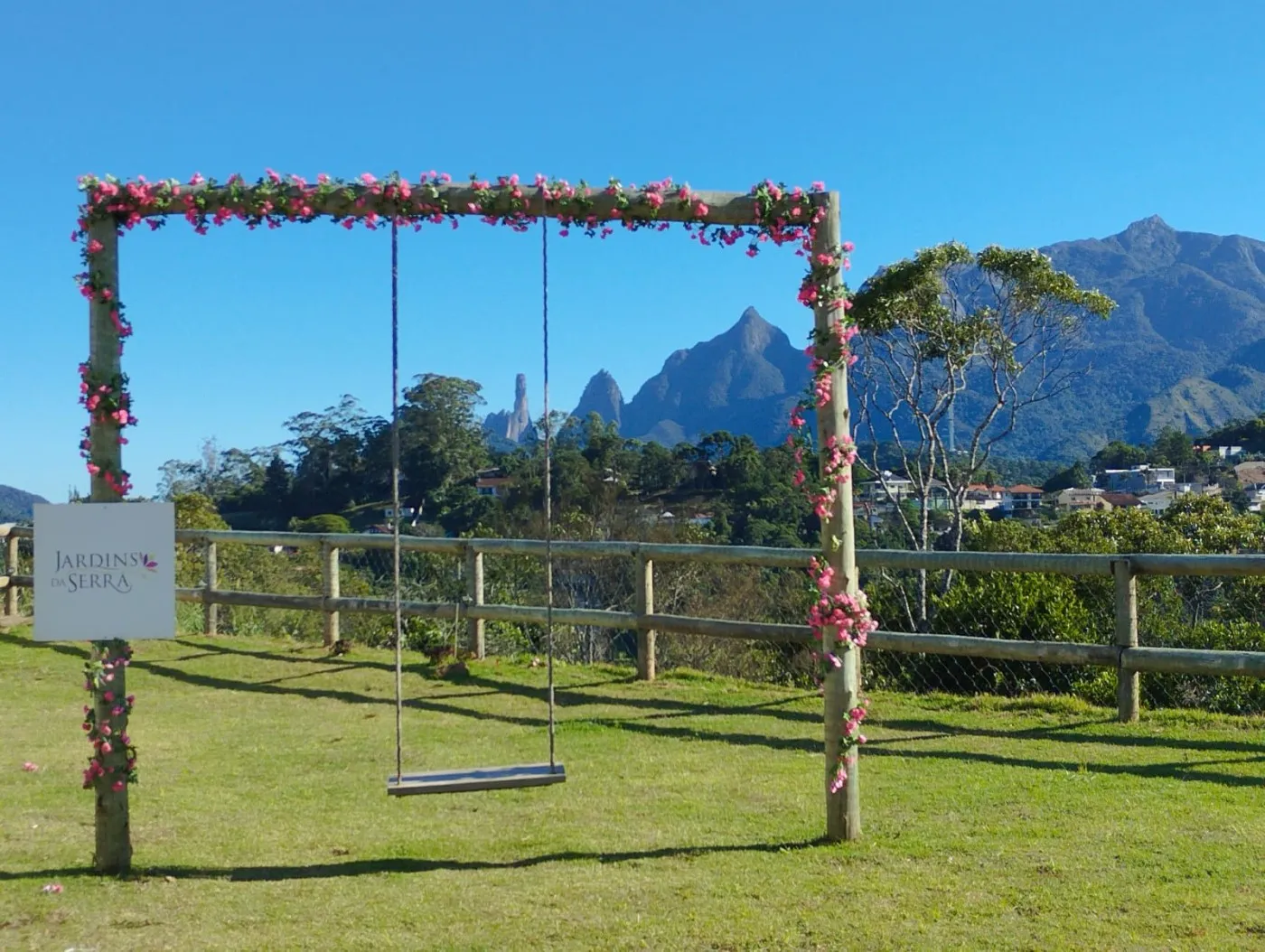 Imagem Terreno em Condomínio para Venda em Teresópolis / RJ no bairro Ermitage