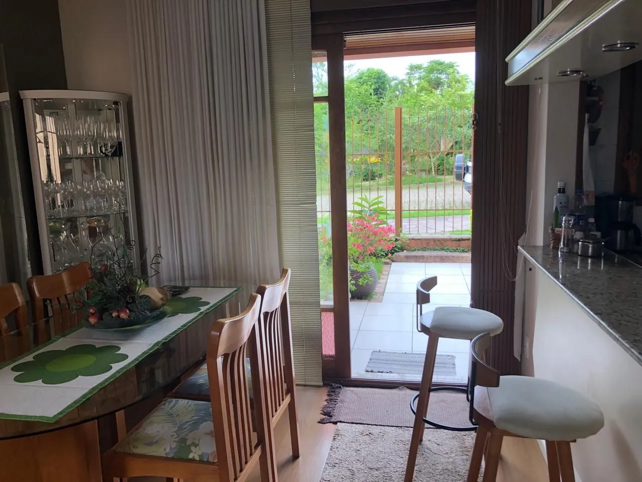Imagem Casa de condomínio, 3 quartos, 1 suíte, 1 vaga coberta, no bairro Espirito Santo.