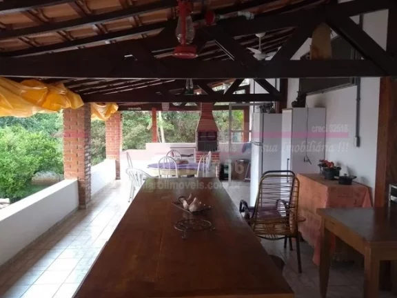 Imagem Sabe aquele lugar gostoso, onde você escuta o barulho dos pássaros e balançar das árvores? Aquel...