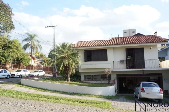 Imagem Casa ampla esquina 3 dormitórios suíte piscina gar 2 car Bairro Lourdes