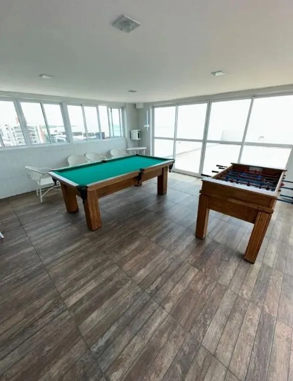 Imagem Apartamento com 2 quartos e suíte a 90m da praia de Intermares. Rooftop com piscina e excelente opção para investir.
