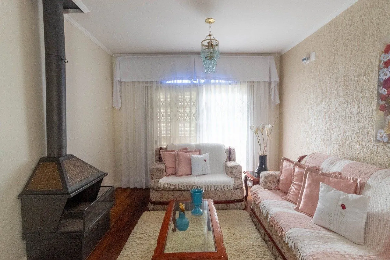 Imagem Casa para Venda - 250m², 3 dormitórios, sendo 2 suites, Partenon